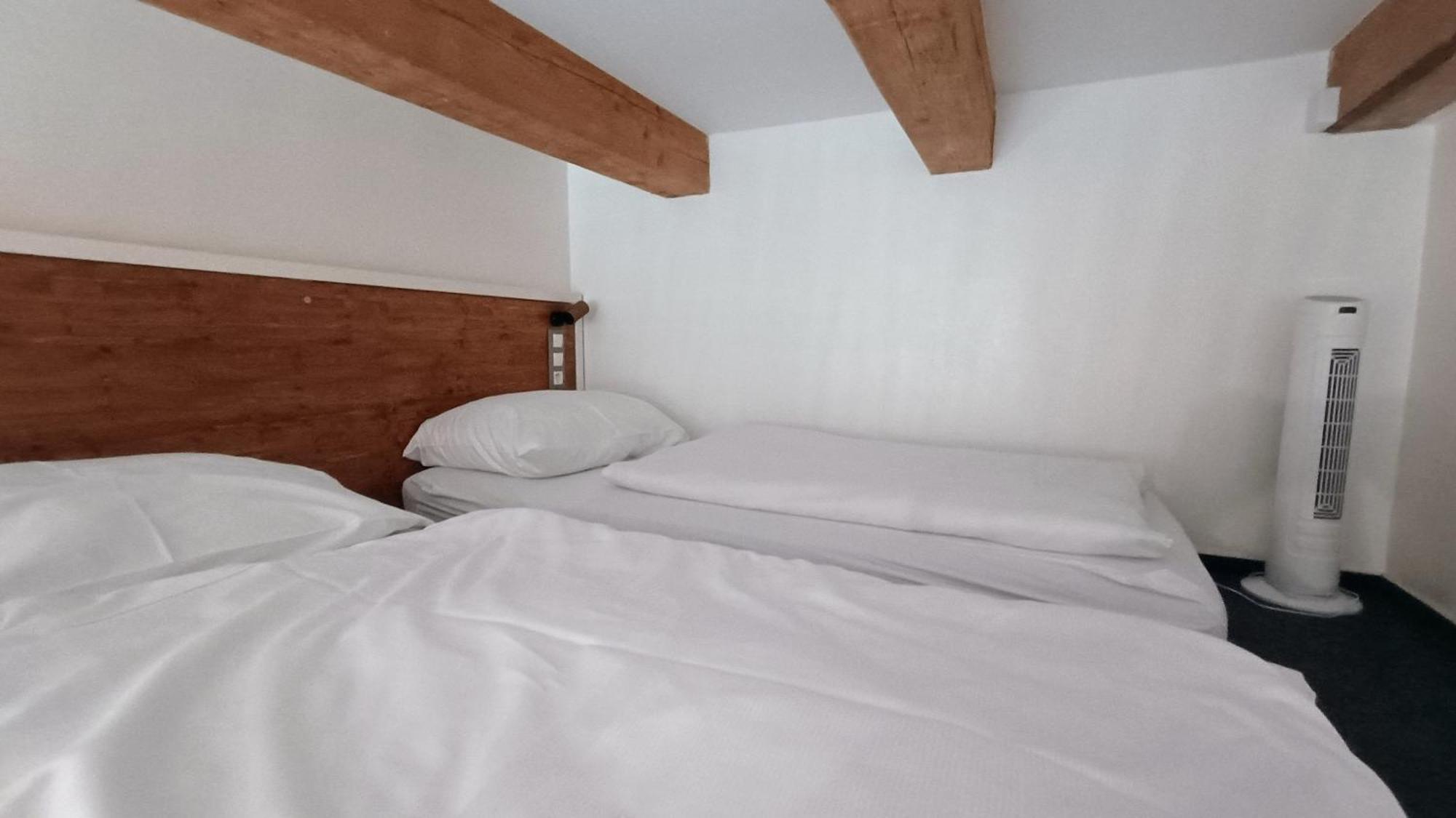 S42 Hotel Prague Praga Quarto foto
